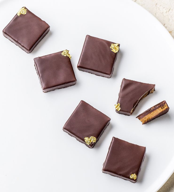 Bonbons pralinés amande noisette et ganache framboise