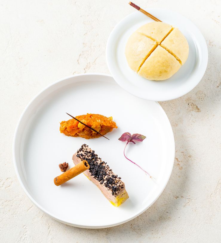 Foie Gras et chutney de potiron corsé et son petit pain vapeur