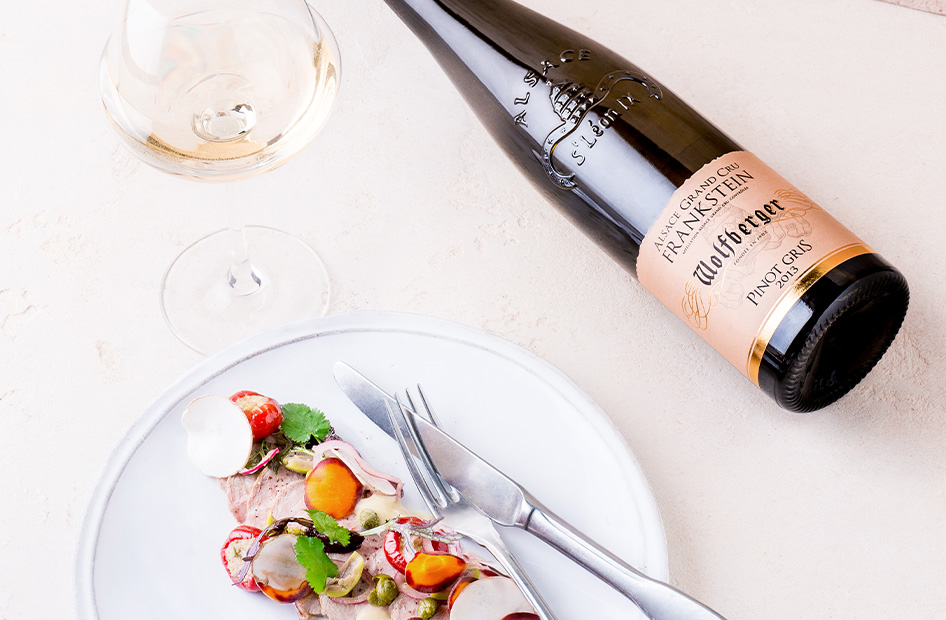 pinot-gris-wolfberger-bouteille-assiette pinot-gris-wolfberger-bouteille-assiette